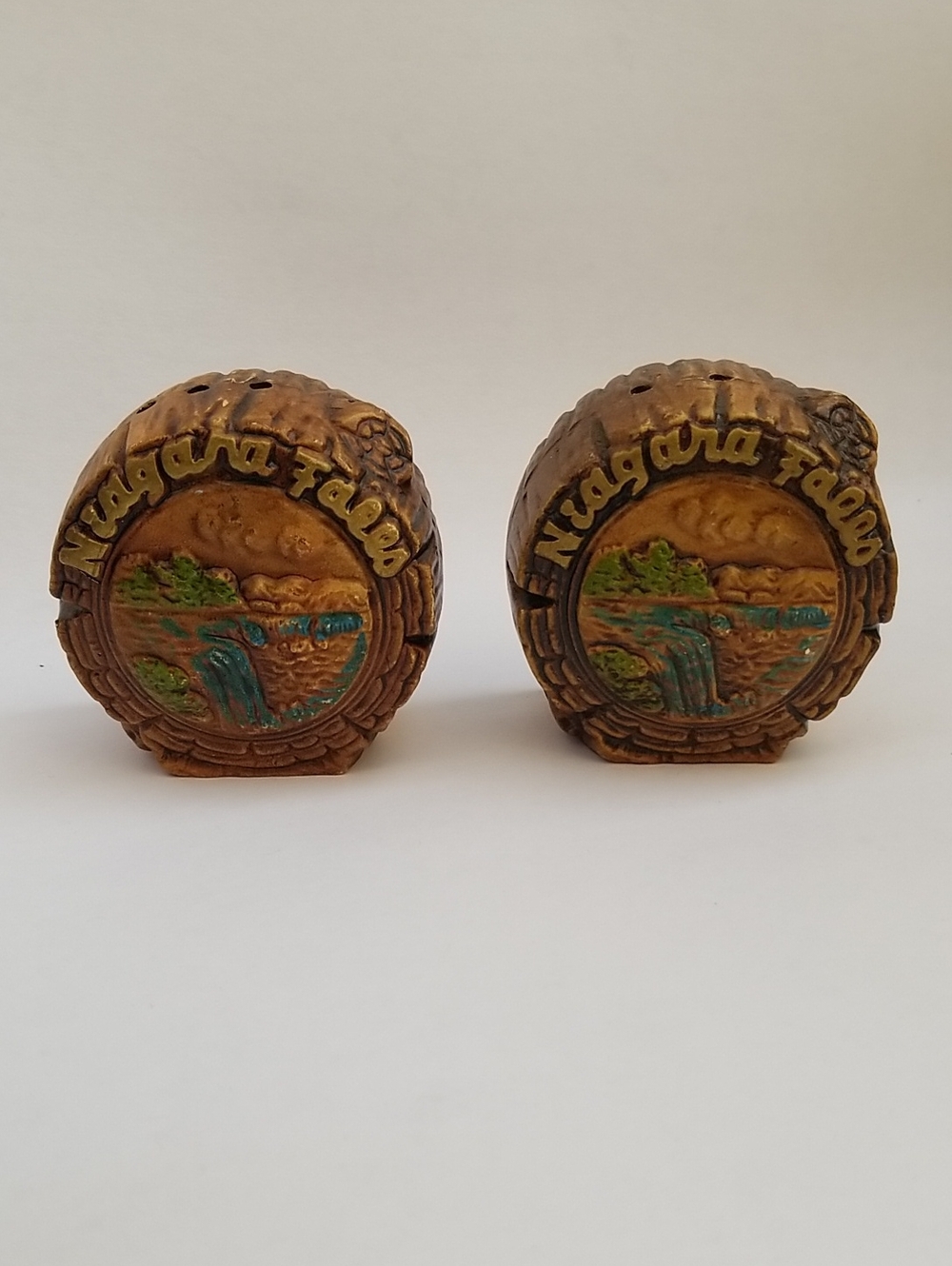 Vintage Ceramic Niagara Falls Salt And Pepper Wood Slice Shakers